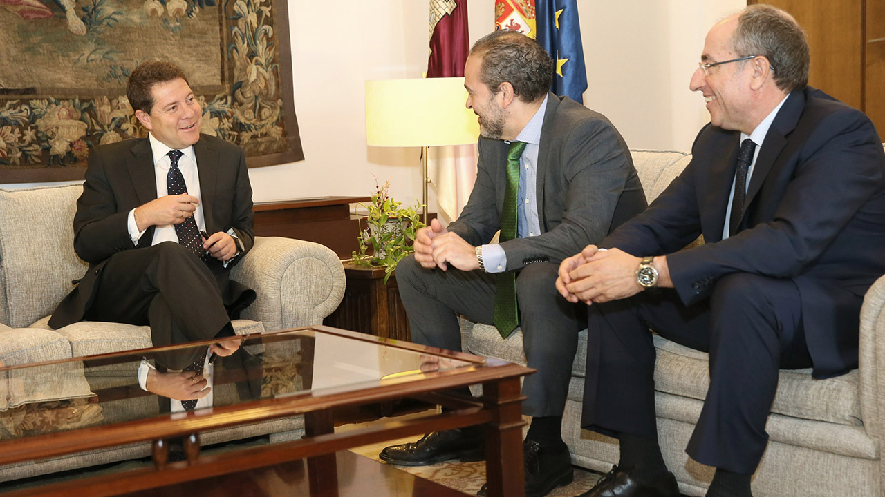 García-Page anuncia que el 1 de enero de 2016 se habrán terminado “las horas Cospedal”