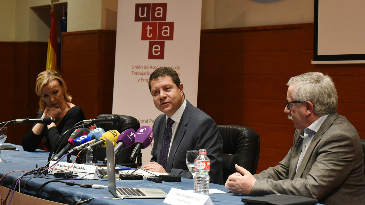 García-Page anuncia la incorporación de la contratación con trabajadores autónomos en el Plan Adelante